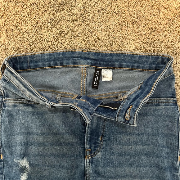 Divided H&M Skinny Jeans with Holes. US Size 4. - Picture 2 of 4